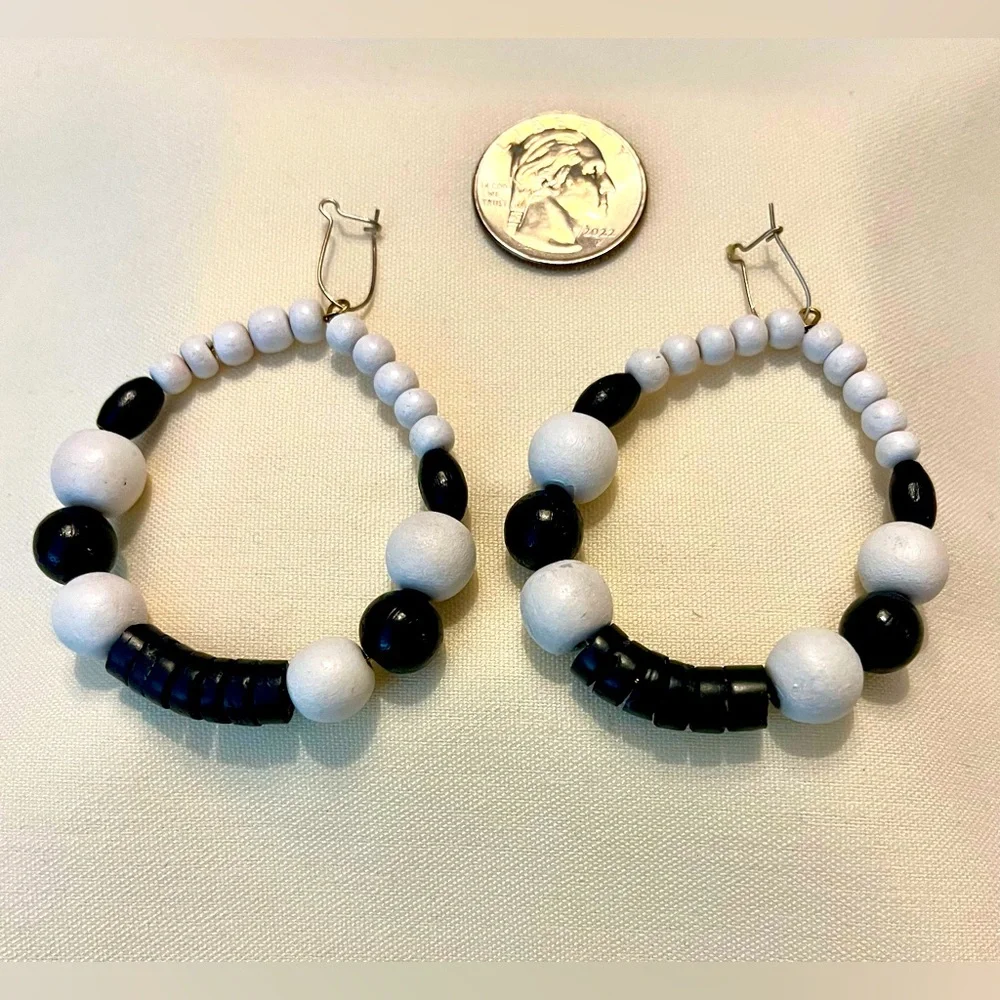 Black and White Beaded Hoop Earrings - Picture 14 of 16